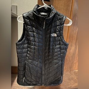 NORTH FACE THERMOBALL VEST SIZE SMALL